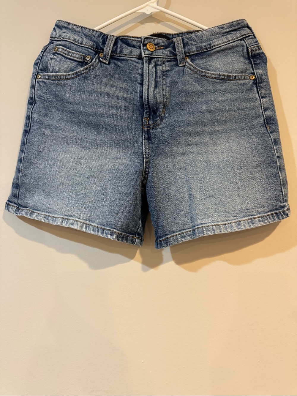 Classic High-Rise Denim Shorts - Light Blue